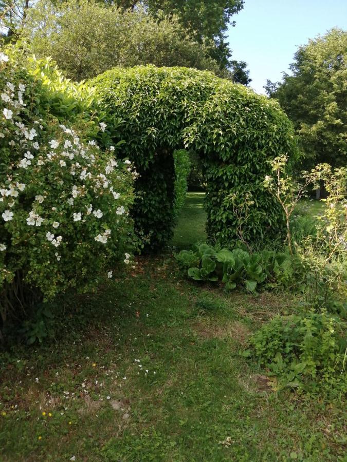 Les Berges De La Planchette Bed & Breakfast Yvignac-la-Tour Eksteriør bilde