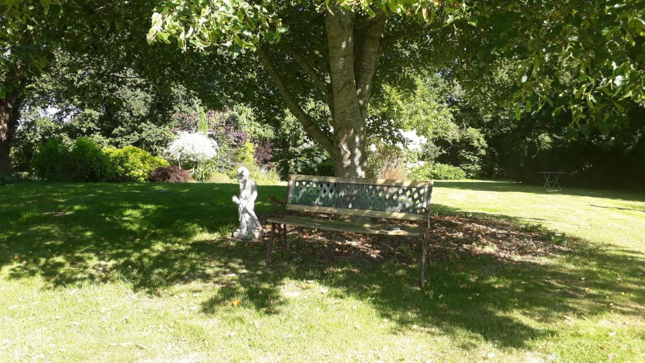 Les Berges De La Planchette Bed & Breakfast Yvignac-la-Tour Eksteriør bilde
