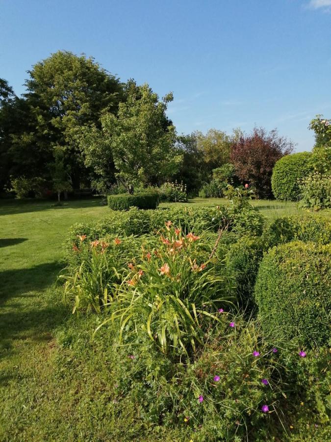 Les Berges De La Planchette Bed & Breakfast Yvignac-la-Tour Eksteriør bilde