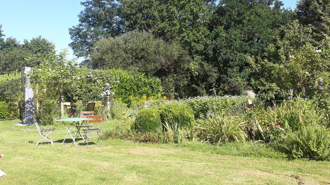 Les Berges De La Planchette Bed & Breakfast Yvignac-la-Tour Eksteriør bilde